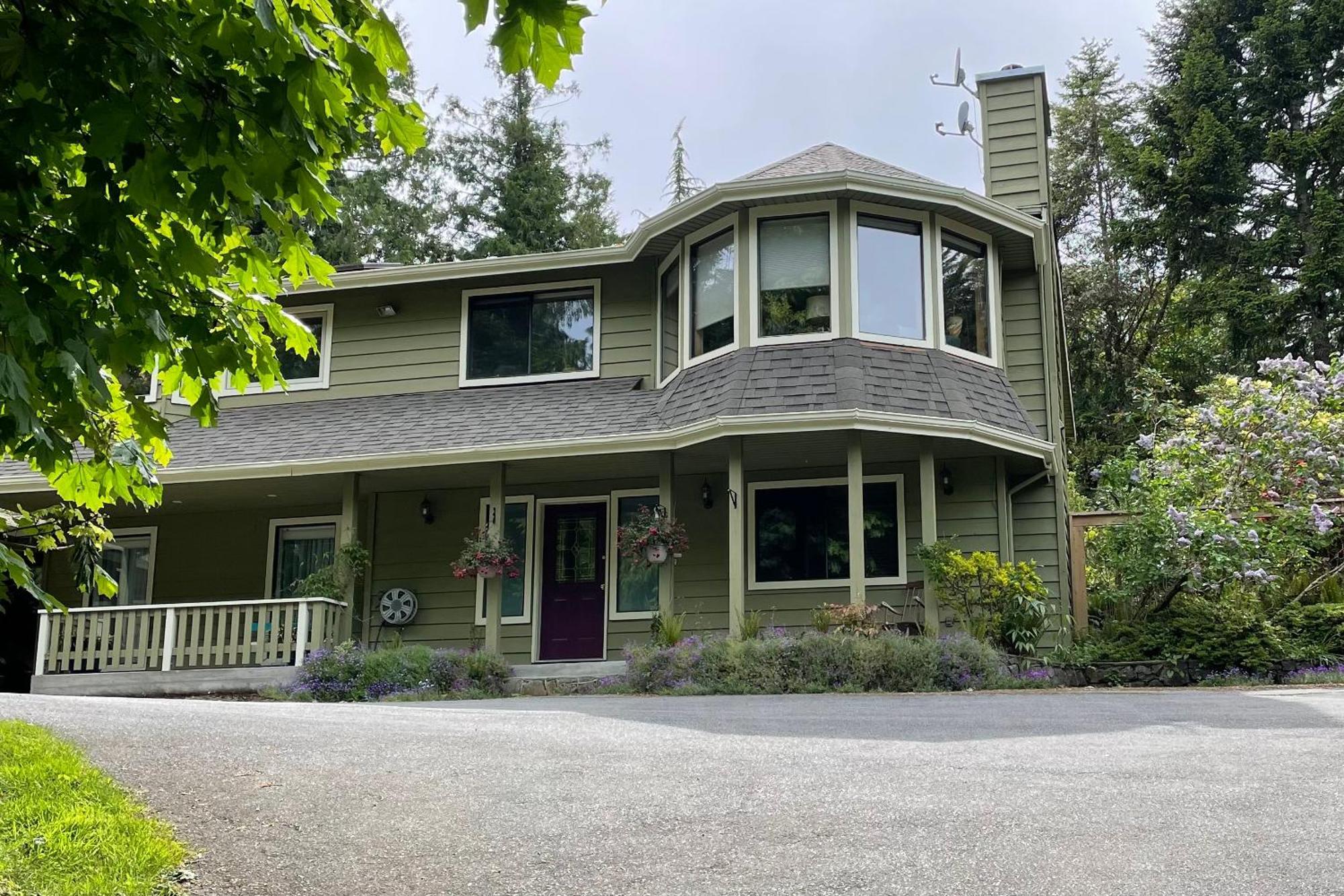 Oceanspray Hideaway Apartment North Saanich Exterior photo